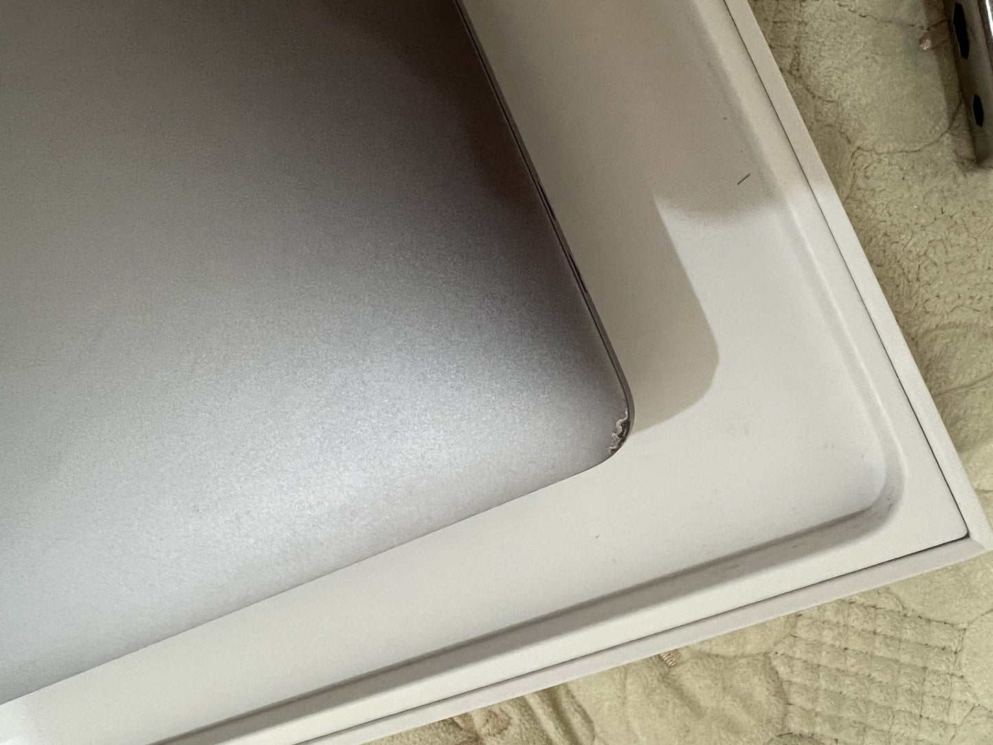 Apple Macbook Pro 15 i7 2.6GHz 6-Core 32GB 512GB Radeon Pro 560X A1990 Space Grey refurbished A- Grade