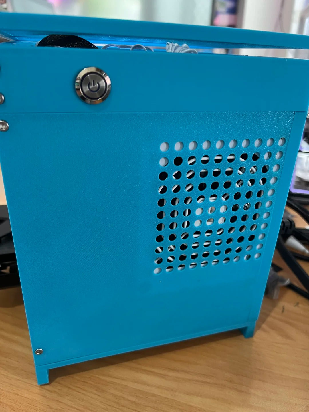 Intel 14400F 16GB DDR4 3200 RTX 5060 1TB SSD Win 11 Pro *only 8.5L