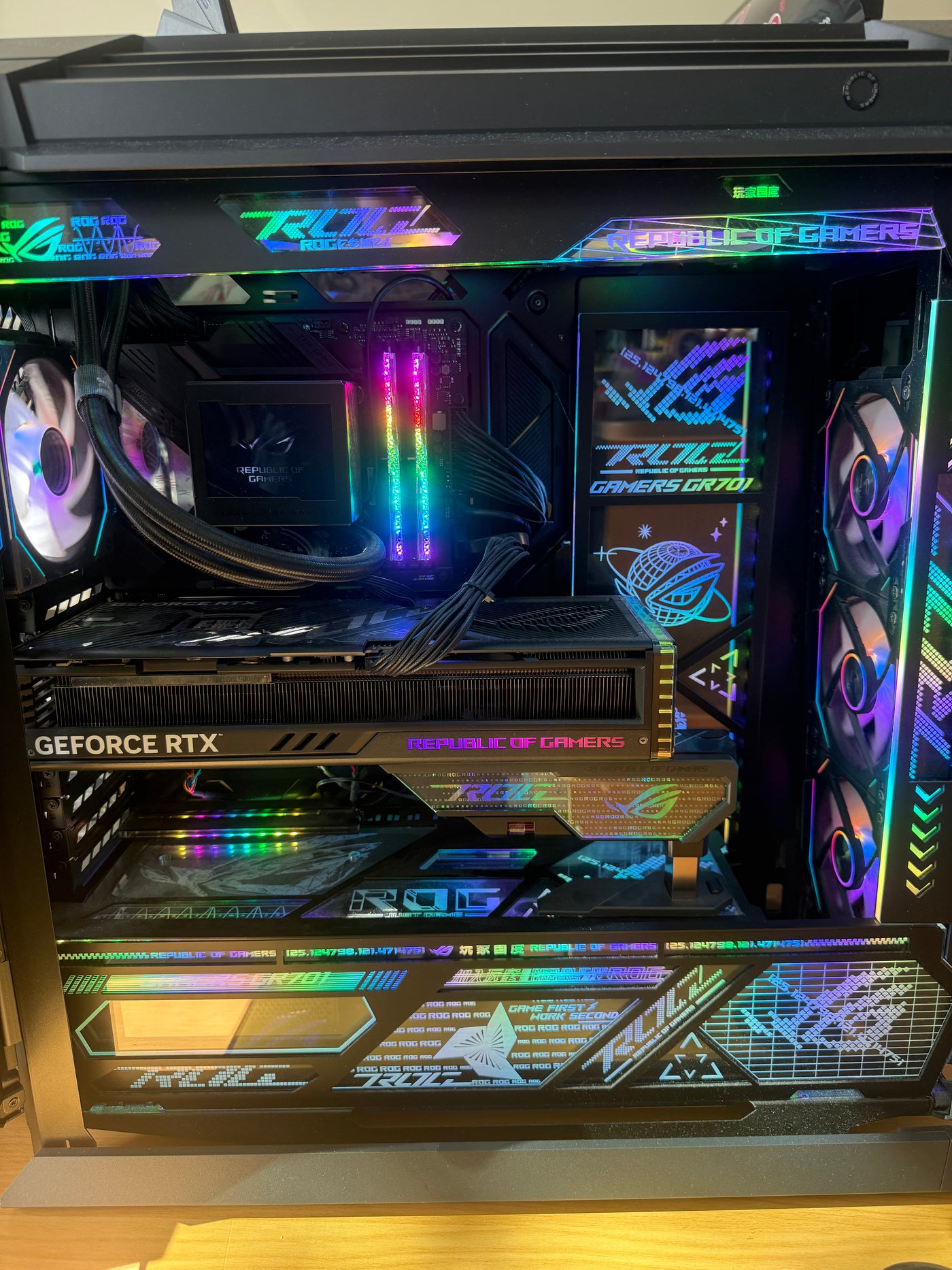 Asus ROG Hyperion I7 13700KF ROG RTX4090 32GB Gskill Royal ddr5 7200 c34 refurbished